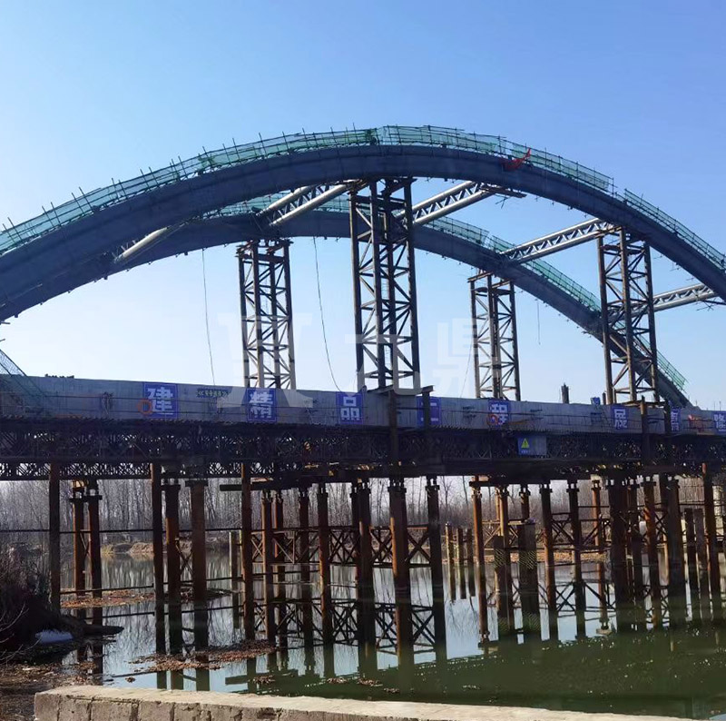 定期定期对贝雷片钢桥进行除锈刷漆保养
